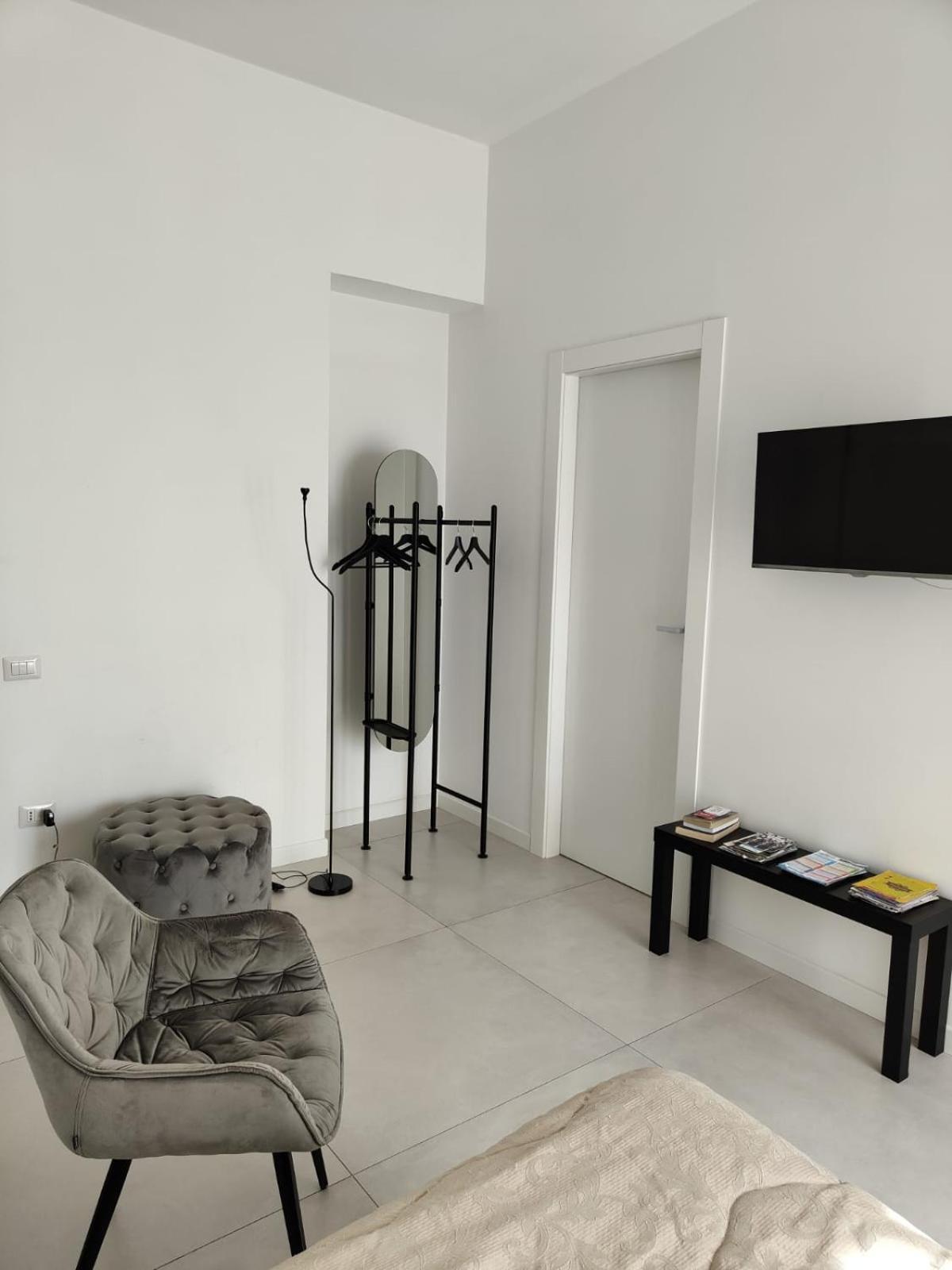 Oasi Al Centro Con Parcheggio Bed & Breakfast Salerno Ngoại thất bức ảnh